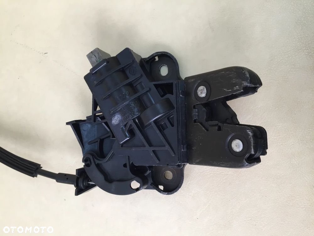 ZAMEK KLAPY TYŁ BAGAŻNIKA VW PASSAT B6 AUDI A4 B7 A6 C6 SEDAN 4E0827505C 4F5827505B 3C5827531D - 4