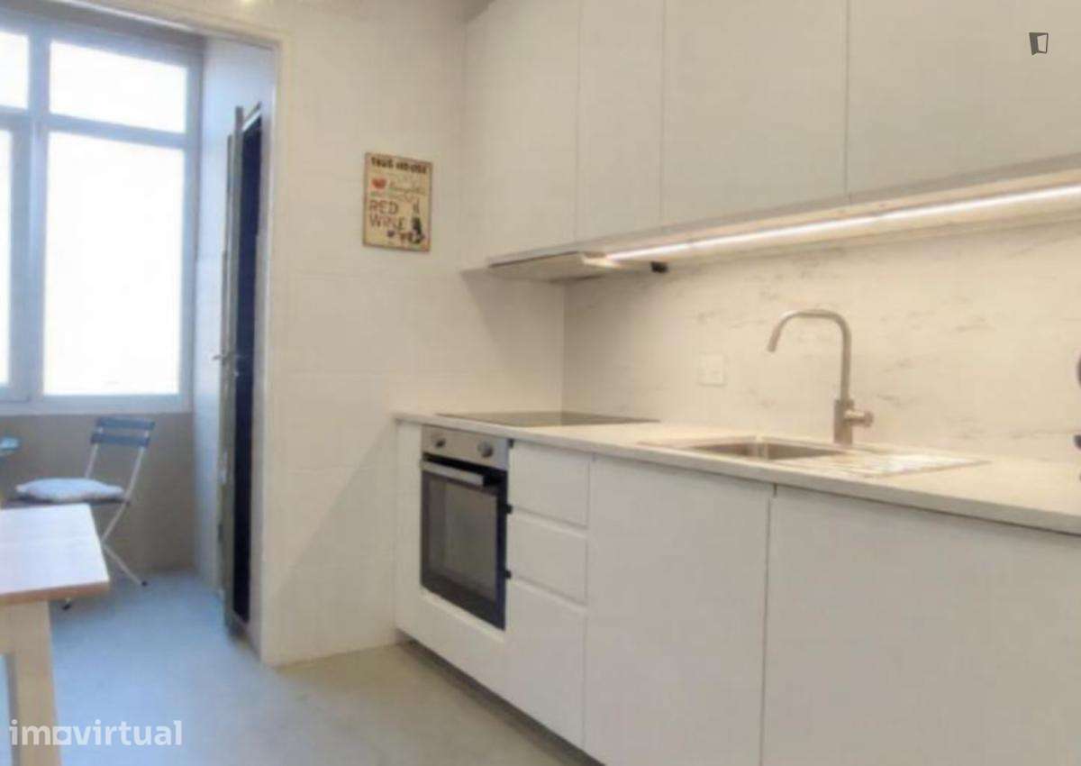 Quarto - localizado em Santo Ildefonso Porto - Grande imagem: 4/8