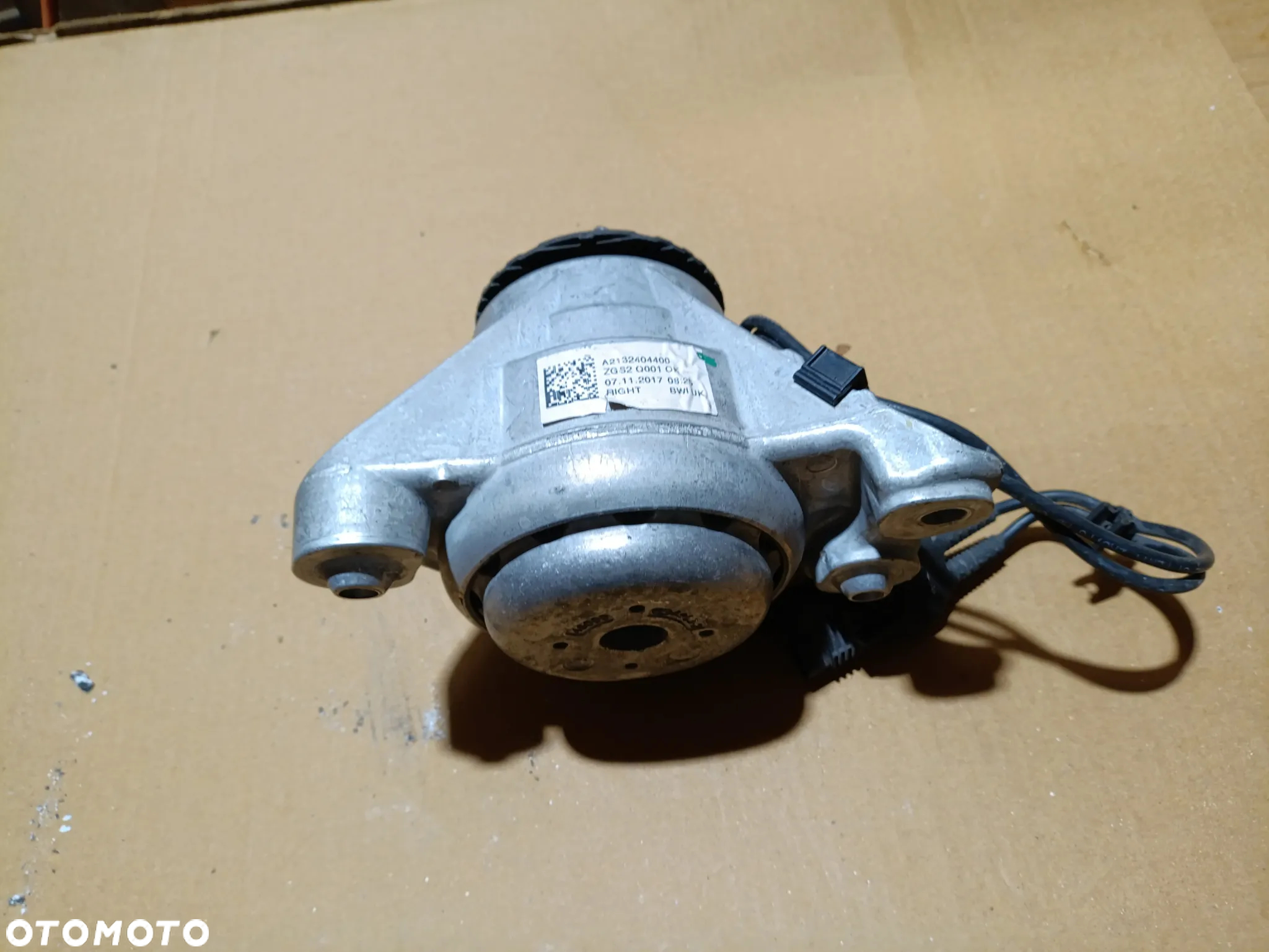 Poduszka Łożyskowanie Silnika prawa Mercedes Benz W213 E63 AMG A2132404400 - 7