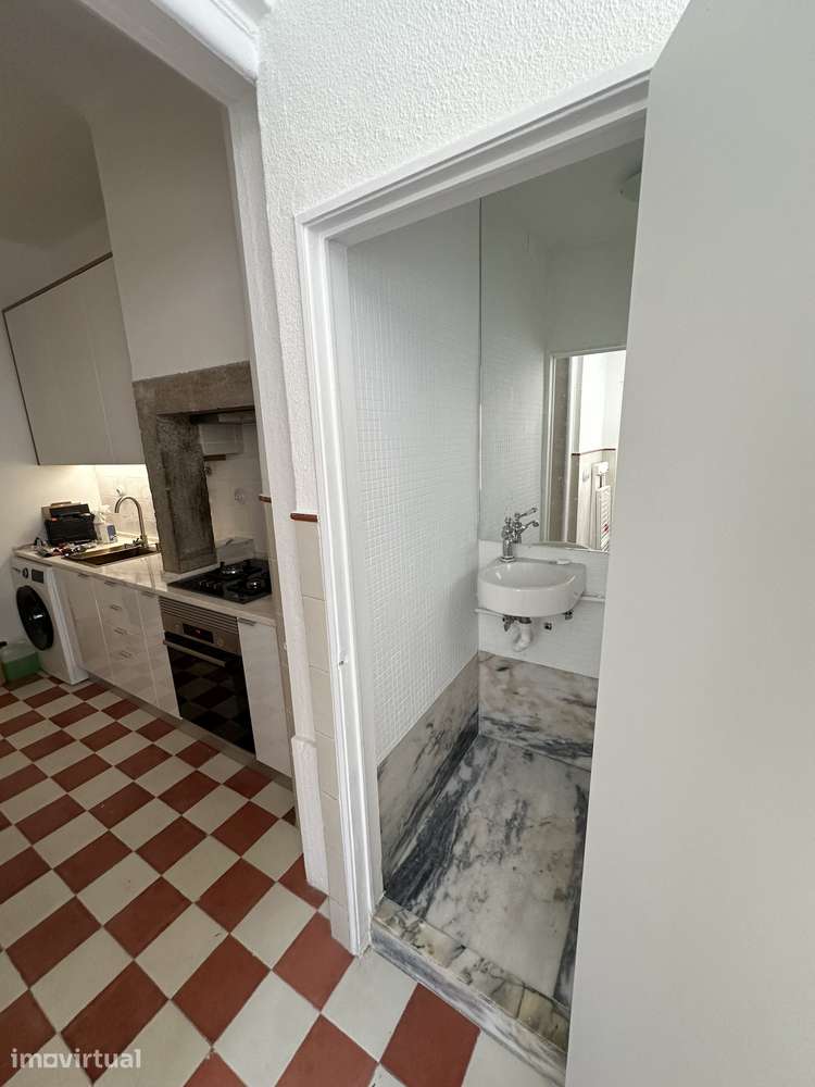 PT
T3 Renovado com Carácter
EN
Renovated T3 with Character - Lisbon - Grande imagem: 2/15