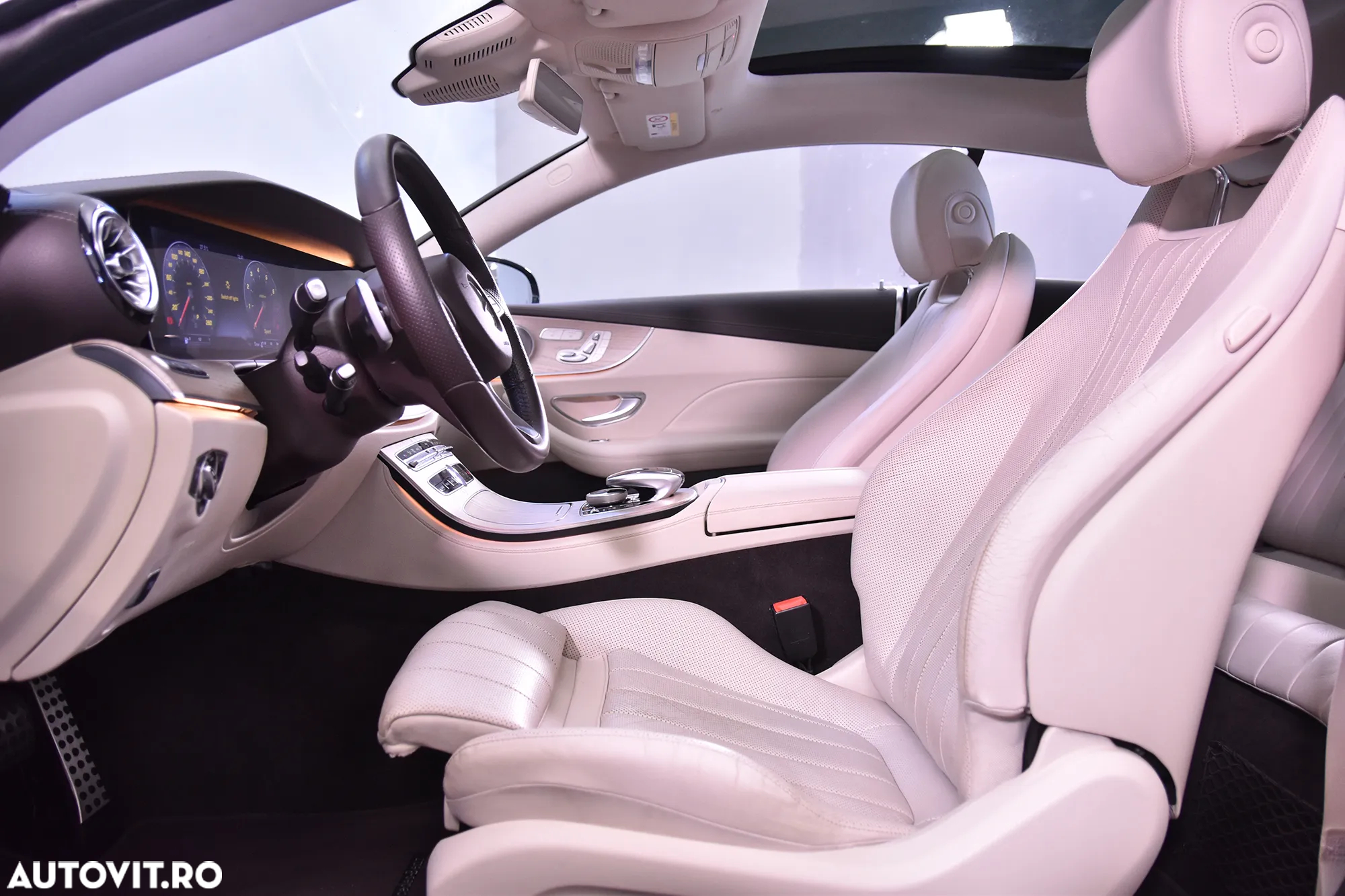 Mercedes-Benz E 400 Coupe 4MATIC Aut. - 25