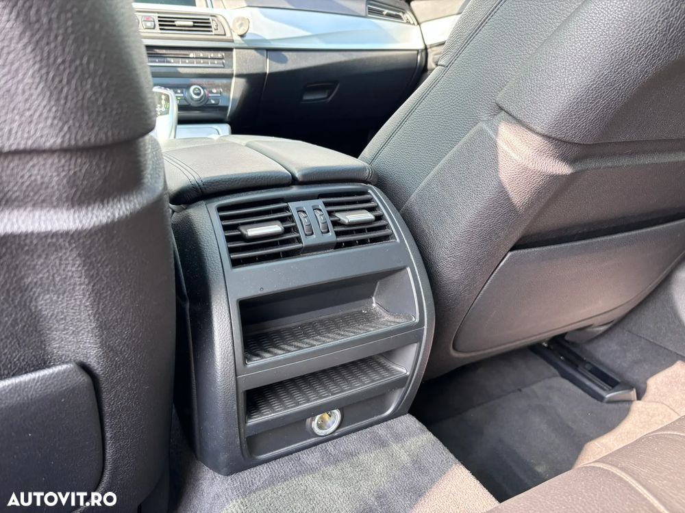BMW Seria 5 520d xDrive - 29