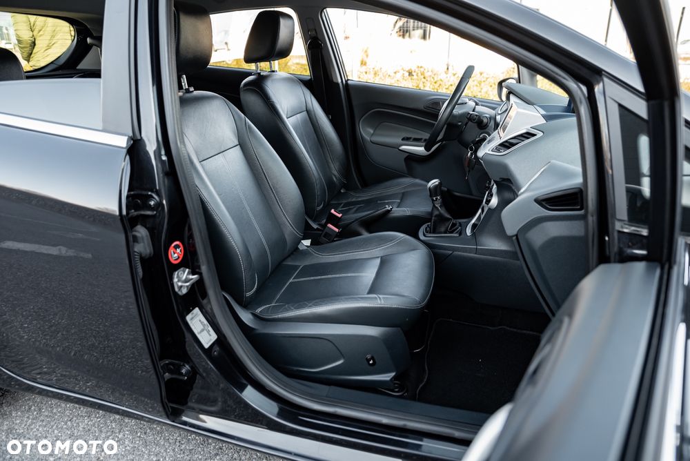 Ford Fiesta - 25