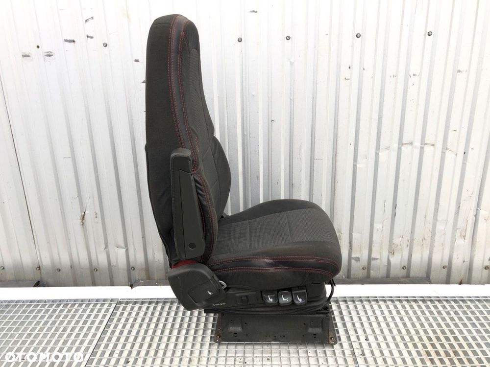 FOTEL PRAWY PRZÓD  VOLVO FH II 2012 - 2022 500 368 kW [500 KM] 10x4/6 2017 - 6