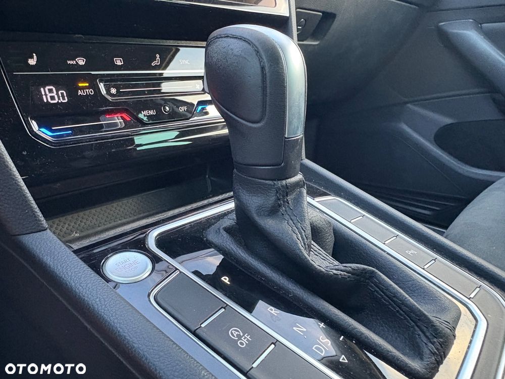 Volkswagen Passat Variant 2.0 TDI EVO Elegance DSG - 24