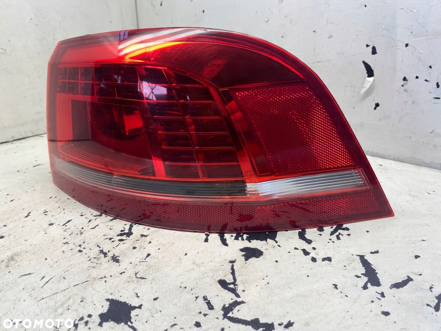VW PASSAT B7 KOMBI LAMPA PRAWY TYŁ - 7
