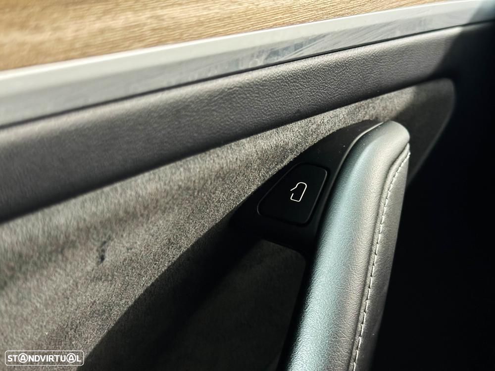 Tesla Model Y Performance Dual Motor AWD - 47