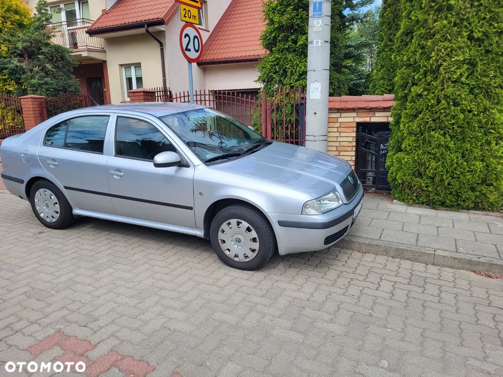Skoda Octavia 1.6 Tour - 4