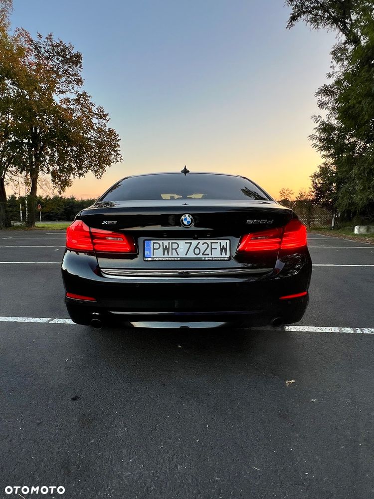 BMW Seria 5 520d xDrive - 11