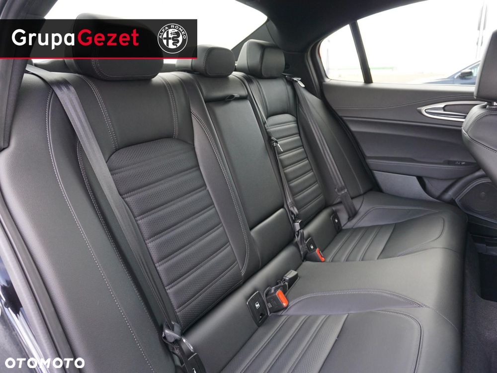 Alfa Romeo Giulia - 6