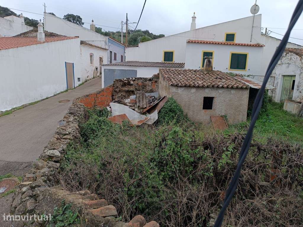 Ruína nas Laranjeiras junto ao rio, Alcoutim, Algarve - Grande imagem: 2/25