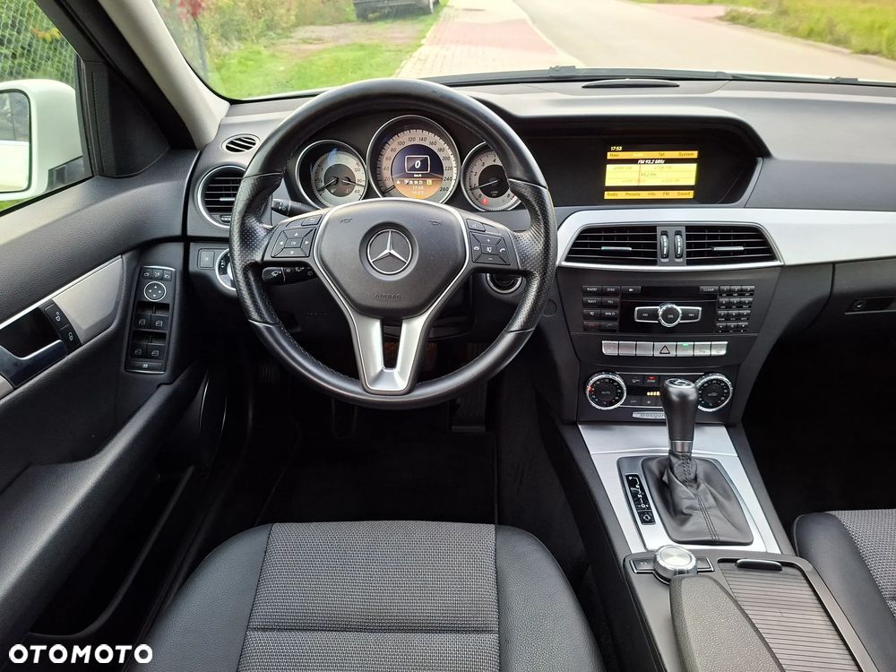 Mercedes-Benz Klasa C 180 BlueEFFICIENCY 7G-TRONIC Avantgarde - 24