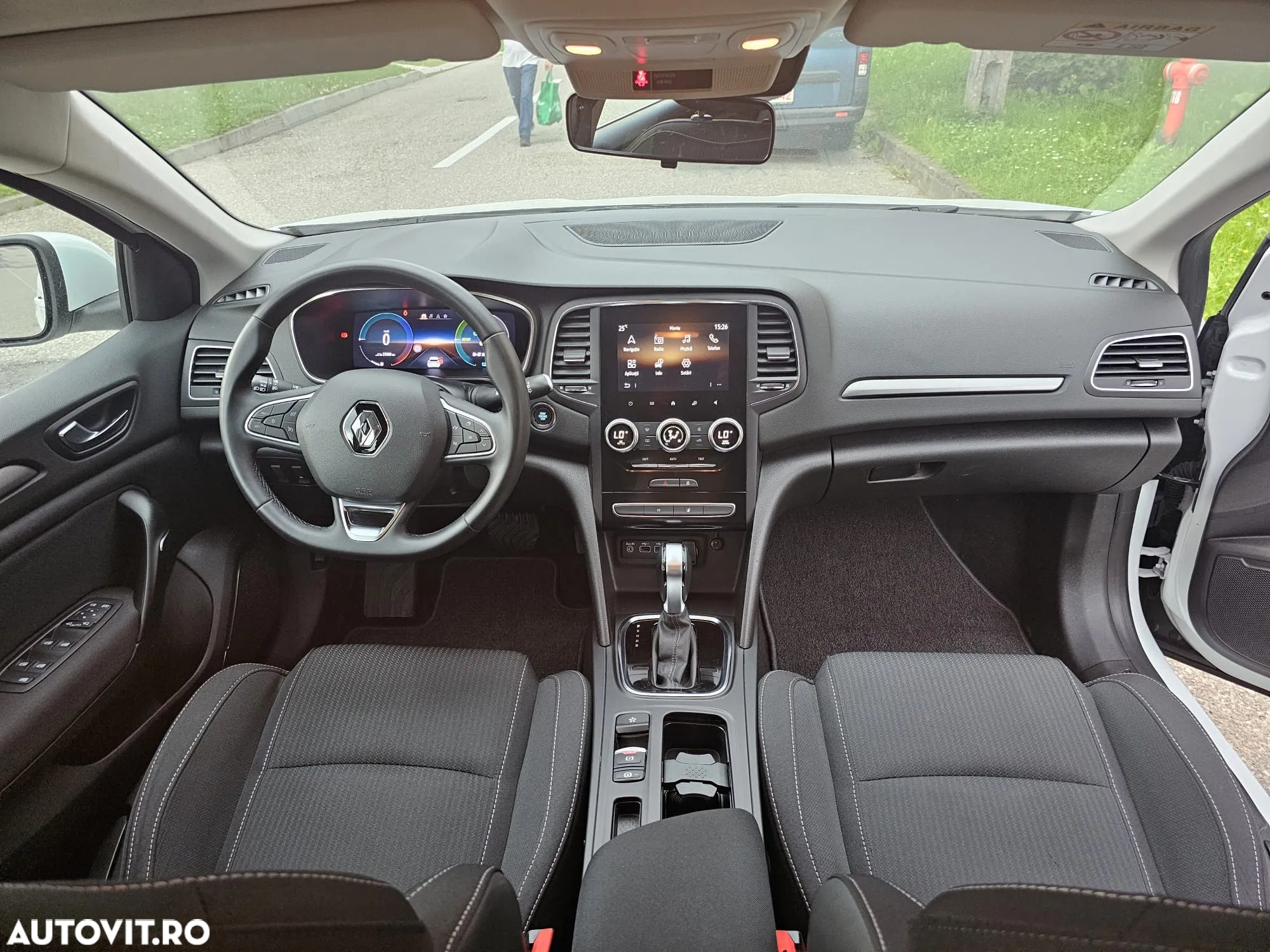 Renault Megane Grandtour E-TECH Plug-in 160 BUSINESS EDITION - 10