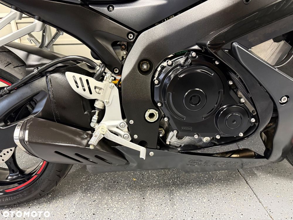 Suzuki GSX-R - 6