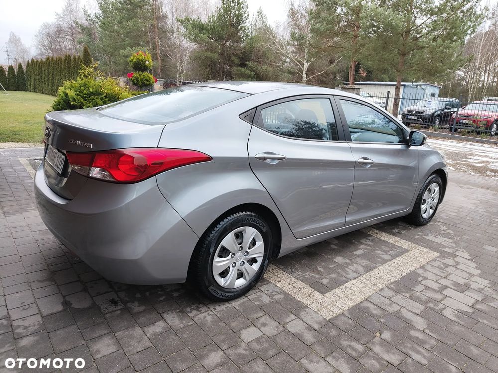 Hyundai Elantra 1.6 Comfort - 4