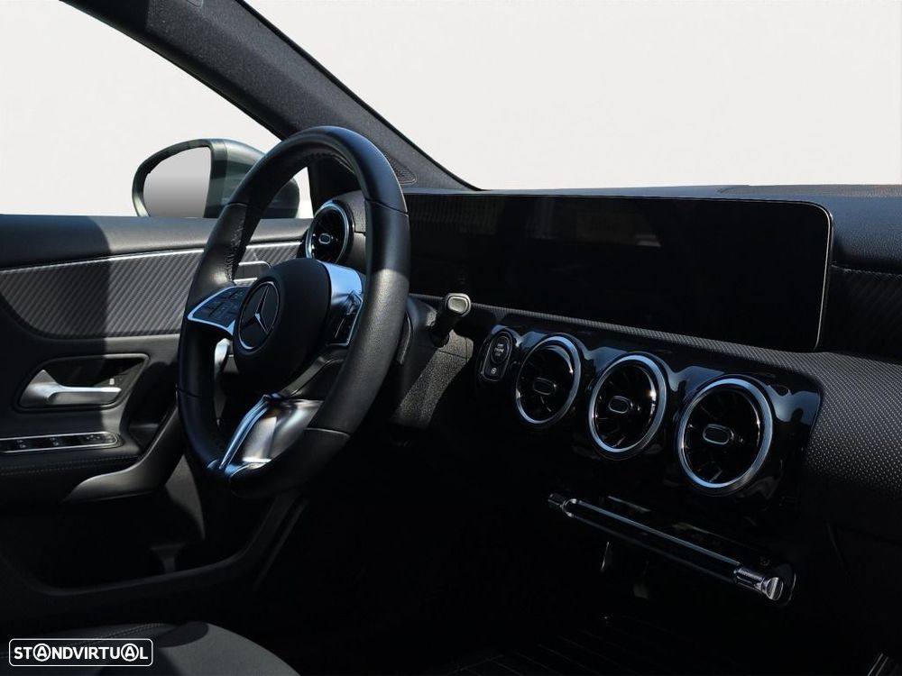 Mercedes-Benz A 180 d — fotografia 12