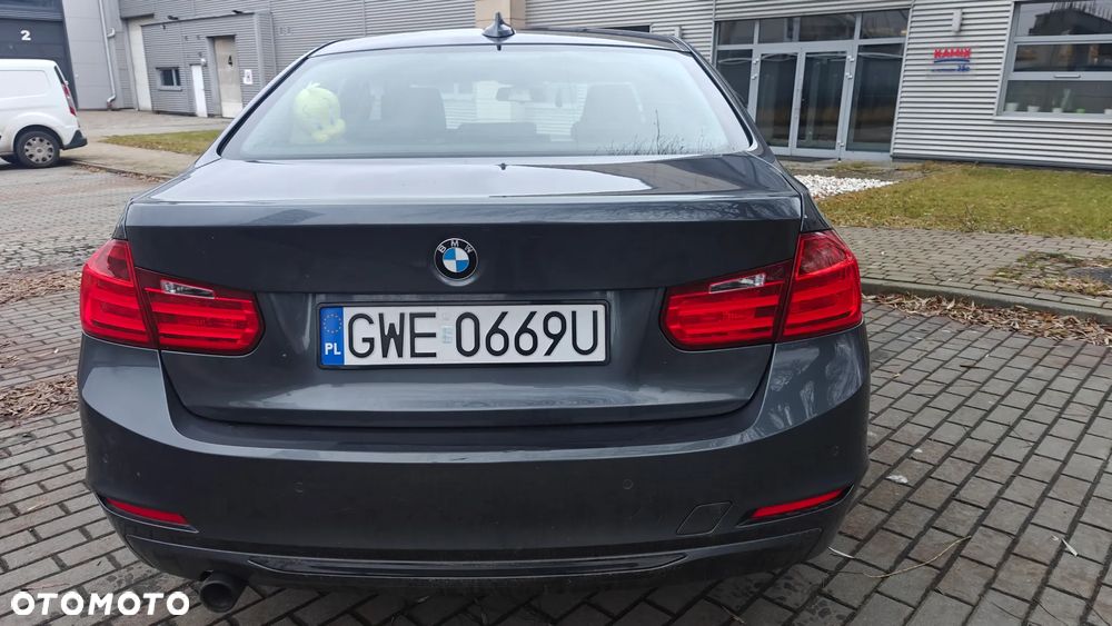 BMW Seria 3 320d Efficient Dynamic Edition Sport Line - 13