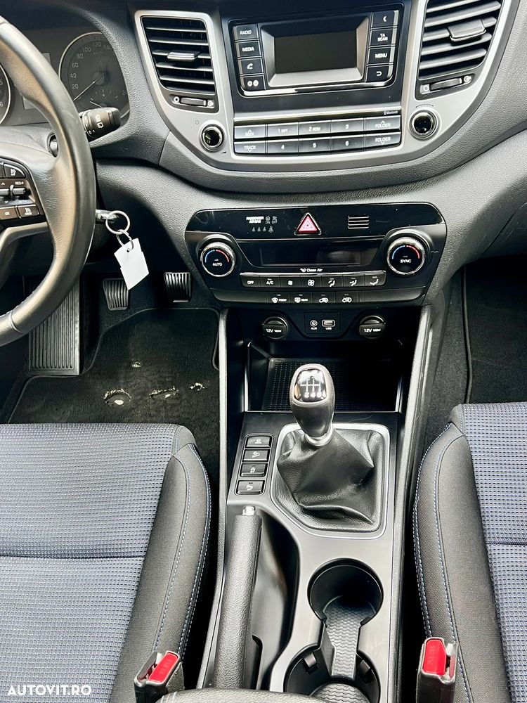 Hyundai Tucson blue 1.7 CRDi 2WD Style - 11