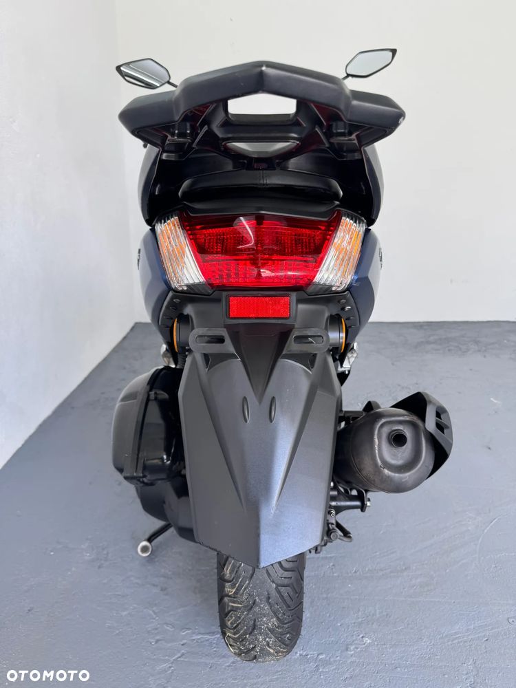 Yamaha NMAX - 29
