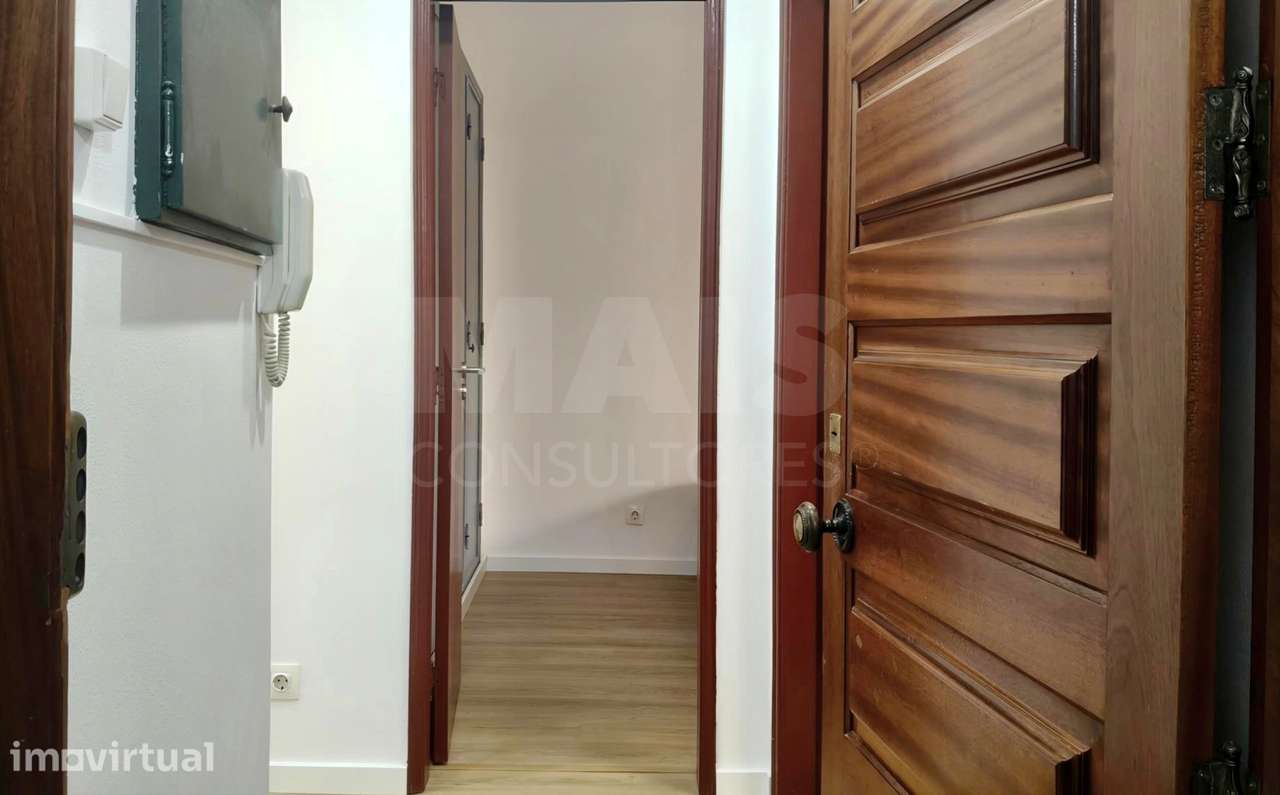Apartamento T2 com Terraço e Potencial | Centro das Caldas da Rainha - Grande imagem: 3/33