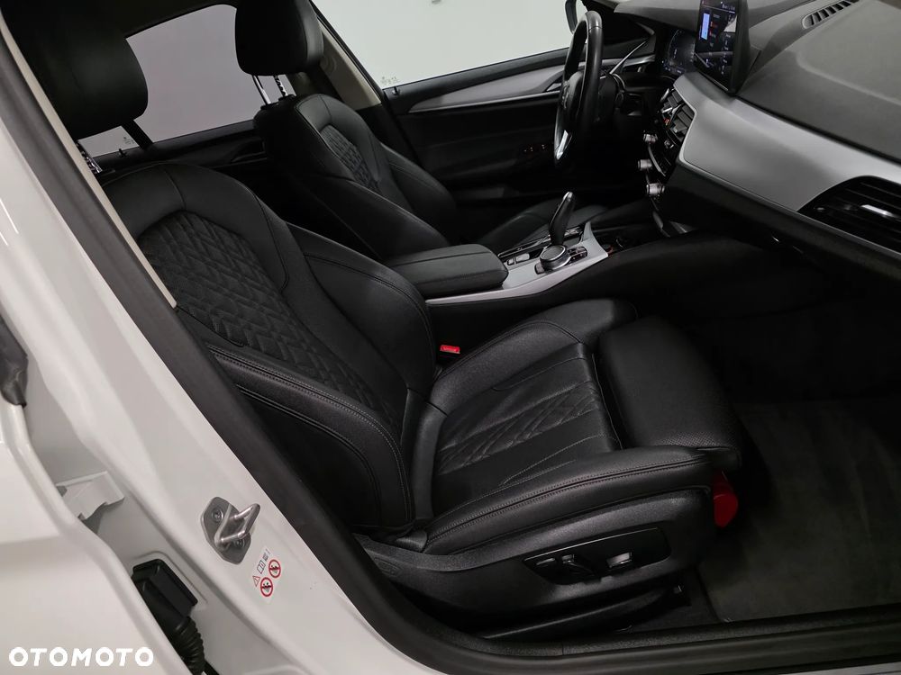 BMW Seria 5 518d mHEV Luxury Line sport - 18