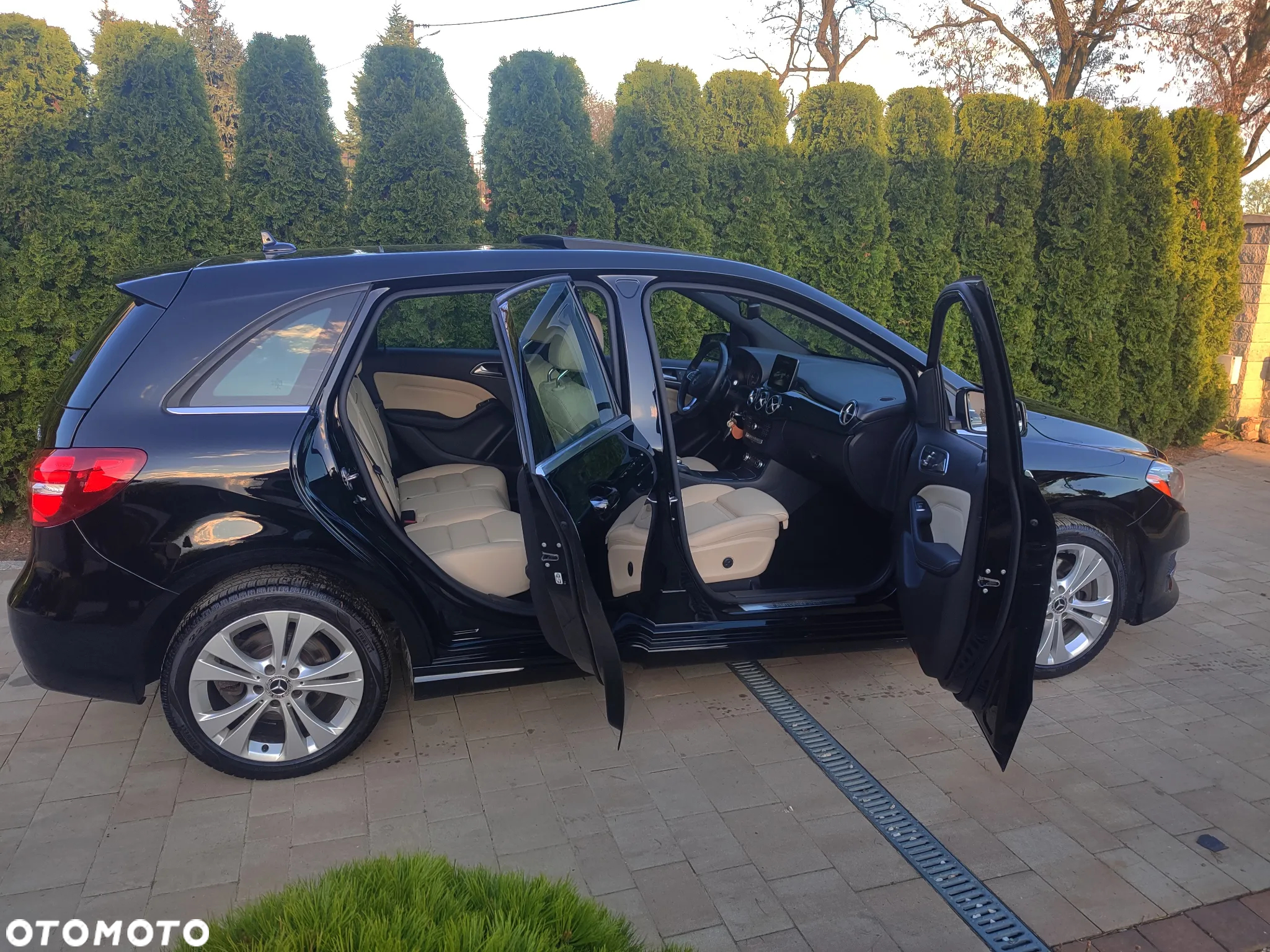 Mercedes-Benz Klasa B 250 4Matic 7G-DCT - 28