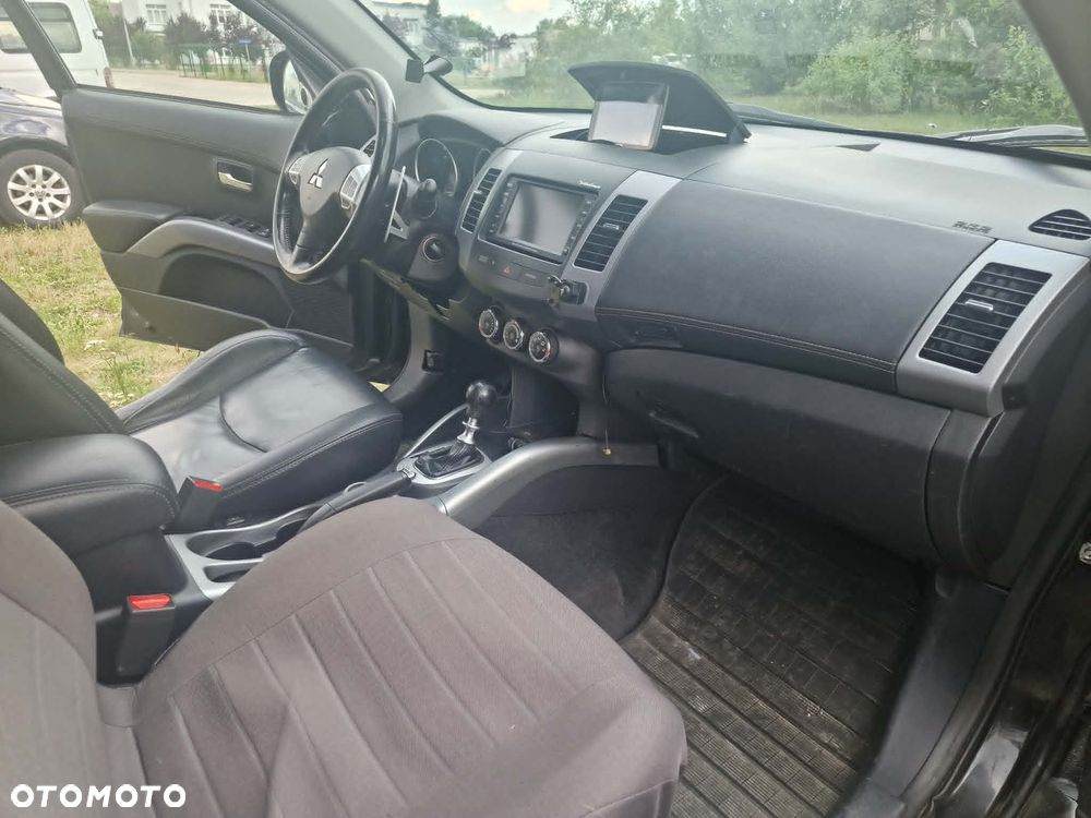 Mitsubishi Outlander 2.2 DID Instyle NAVI TC-SST - 6