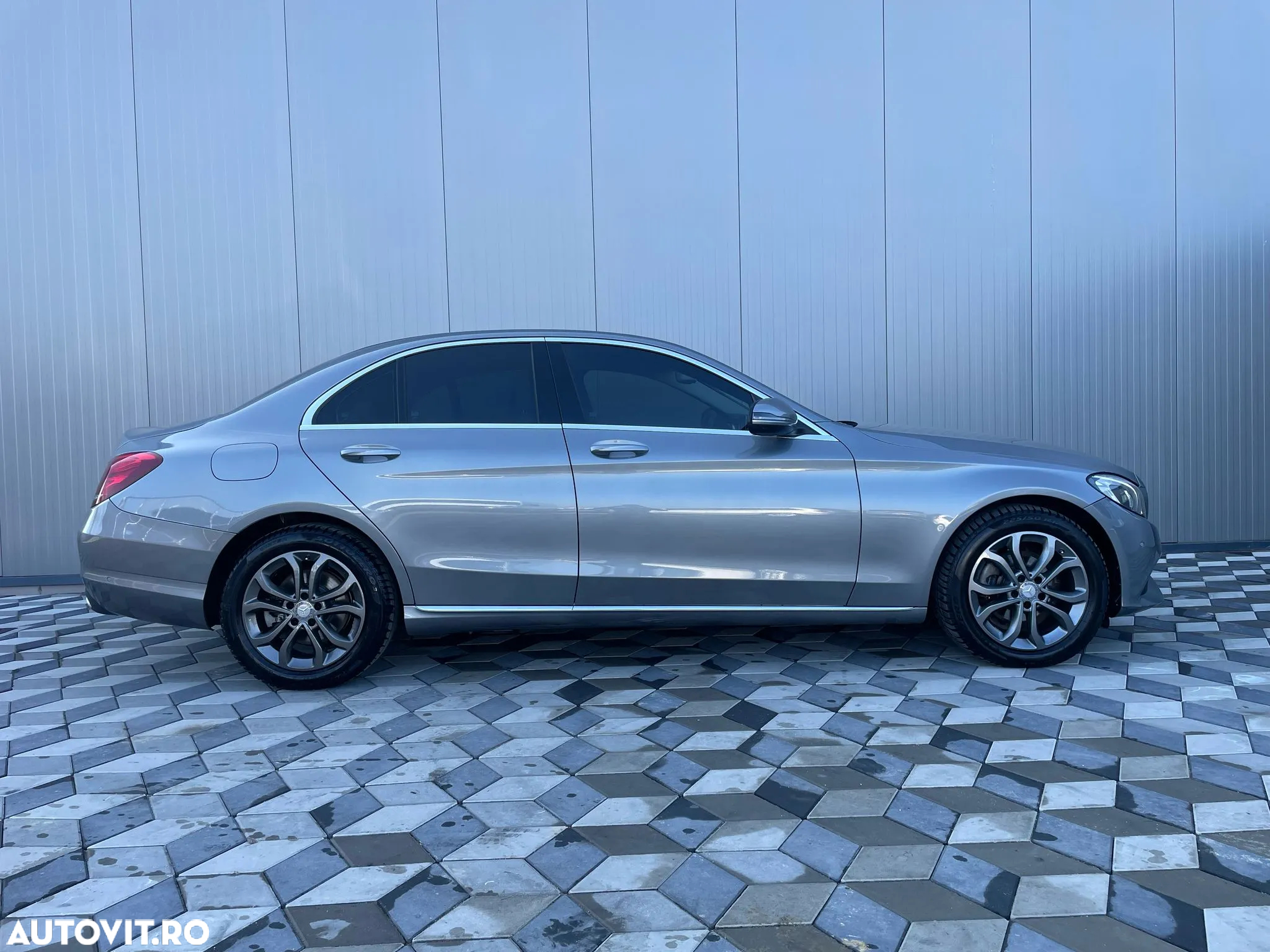 Mercedes-Benz C - 12