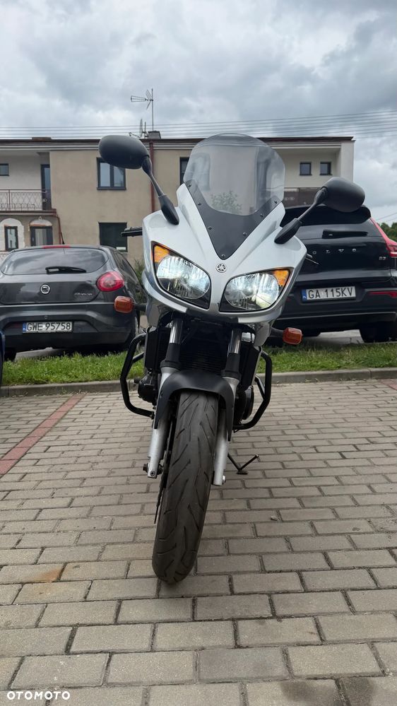 Yamaha FZS - 17