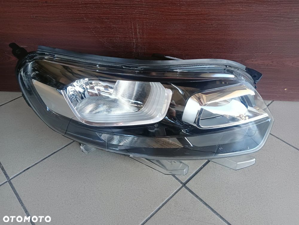 Citroen Jumpy Opel Vivaro C prawy REFLEKTOR EUROPA - 1