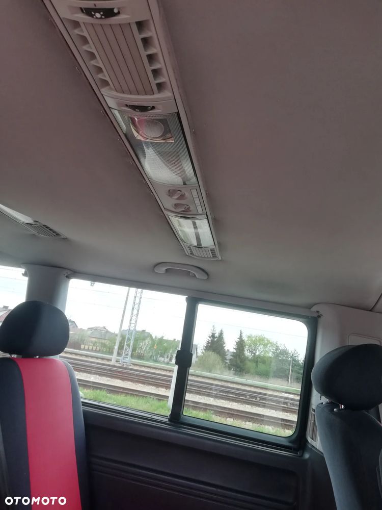 Volkswagen Caravelle - 9