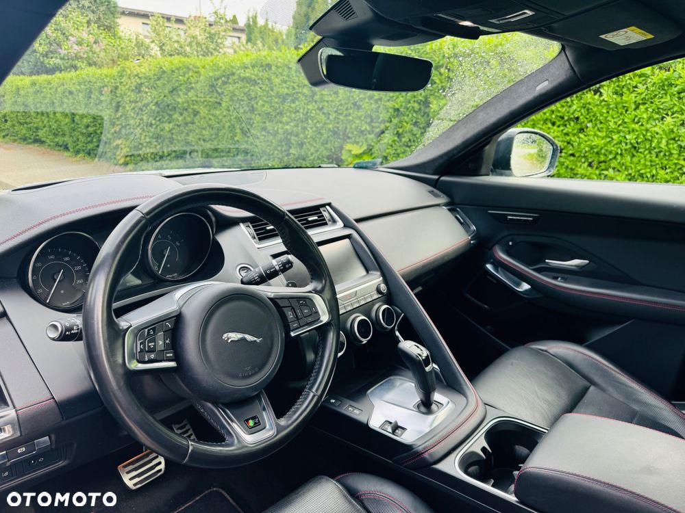 Jaguar E-Pace 2.0 i4P AWD First Edition - 11