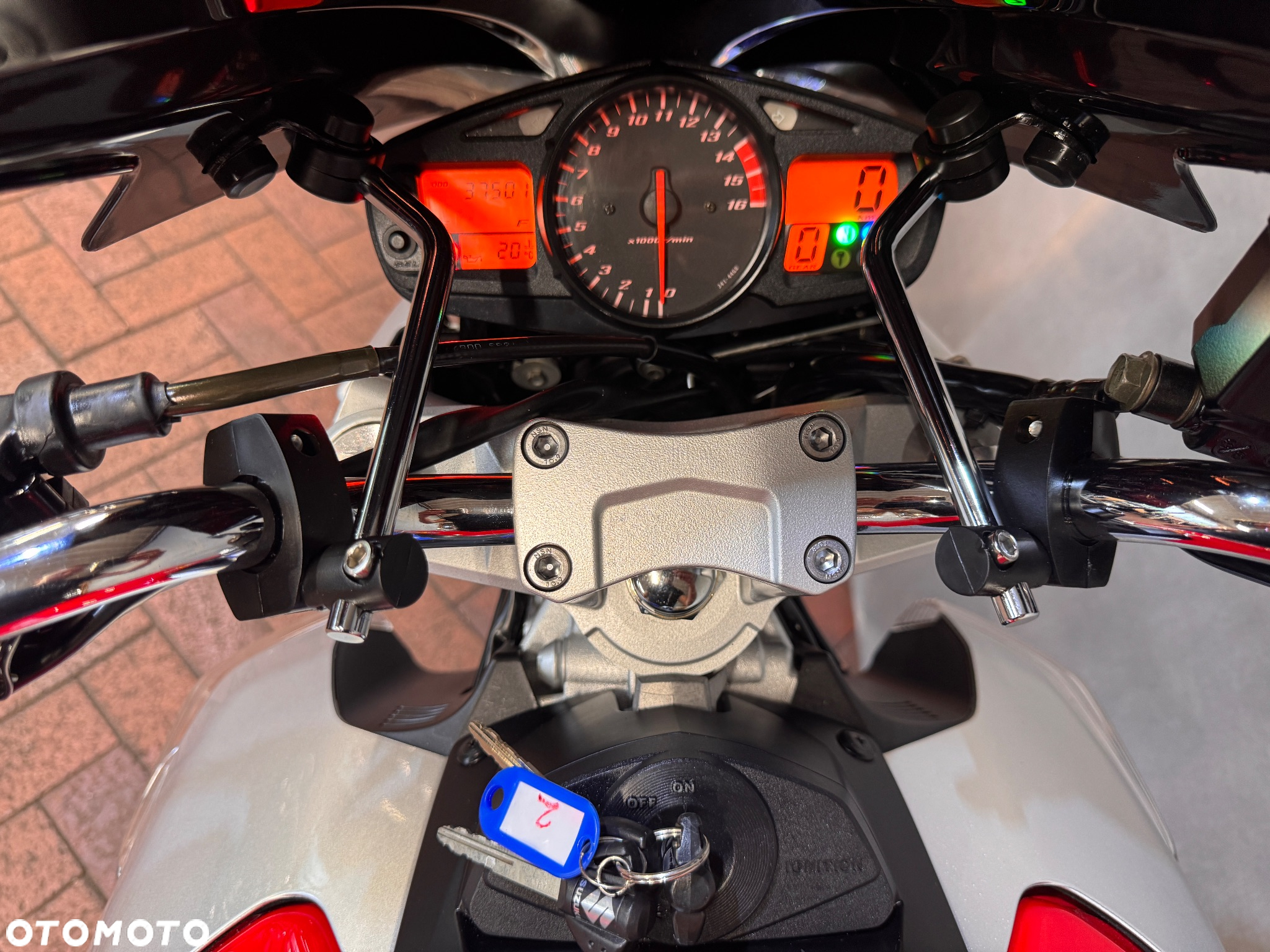 Suzuki GSR - 12