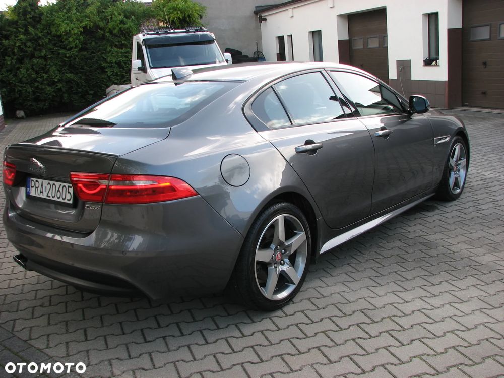 Jaguar XE 20d R-Sport - 8