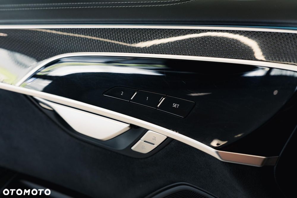Audi S8 - 32