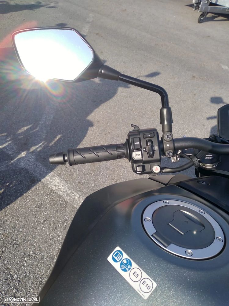 Honda CB 750 HORNET - 2