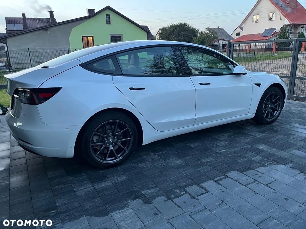 Tesla Model 3 Standard Reichweite Plus Hinterradantrieb - 3