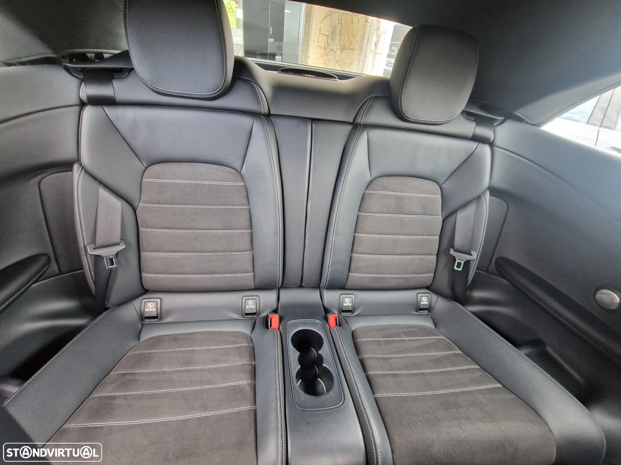 Mercedes-Benz C 220 d Coupe 4Matic 9G-TRONIC AMG Line - 12