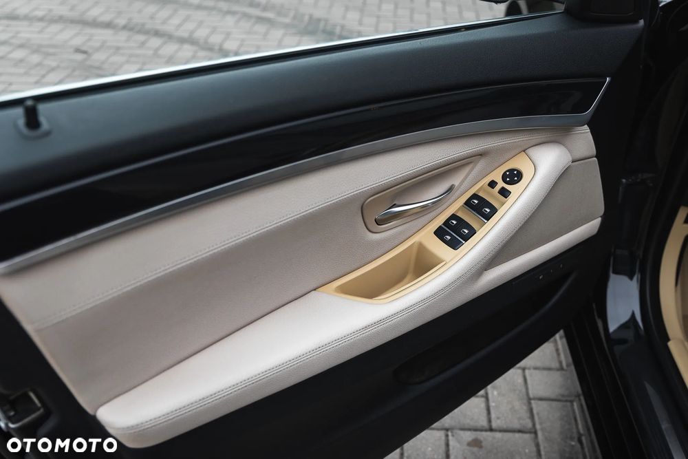 BMW Seria 5 520d xDrive Luxury Line - 11