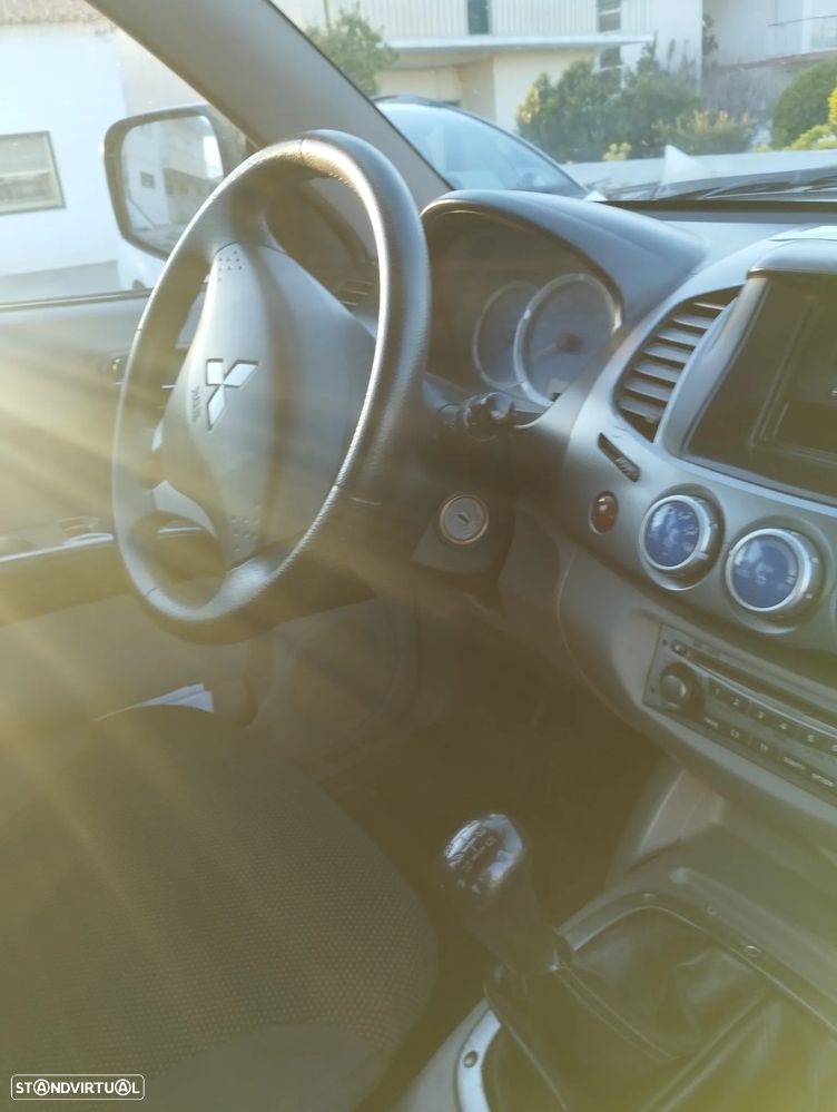 Mitsubishi L200 2.5 DI-D CD Invite AC+ABS - 15