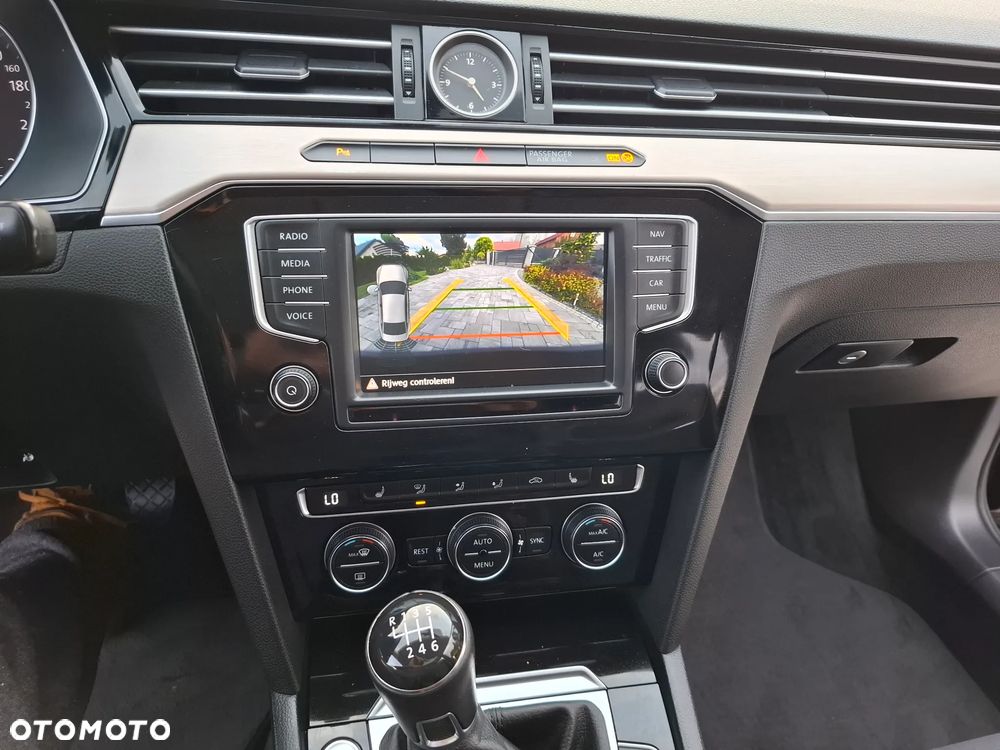 Volkswagen Passat 2.0 TDI (BlueMotion Technology) Highline - 22
