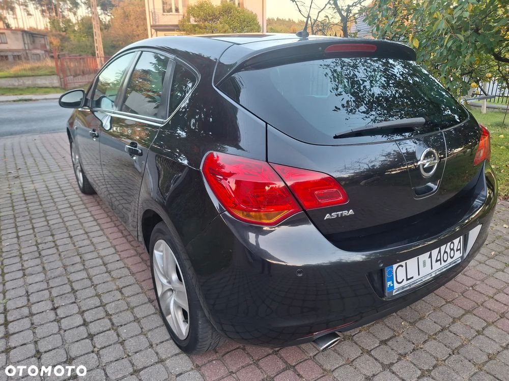 Opel Astra 2012 photo 3