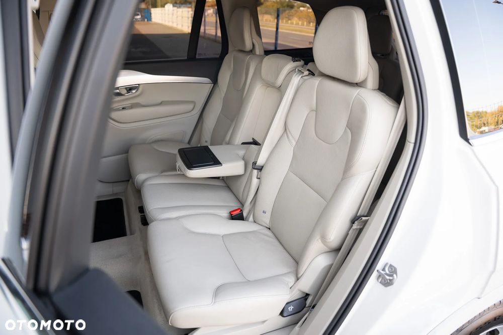 Volvo XC 90 B5 D AWD Geartronic Momentum - 33