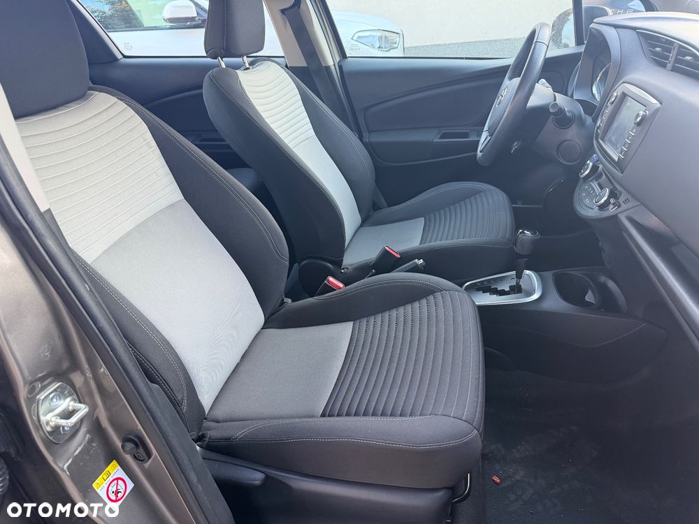 Toyota Yaris Hybrid 100 Terra - 14