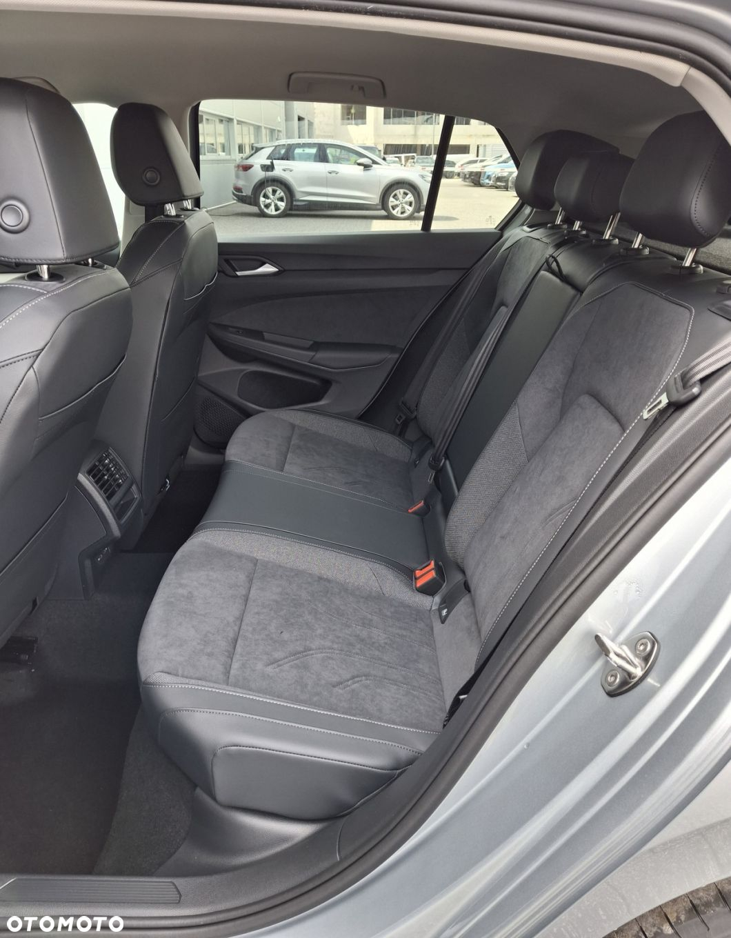 Volkswagen Golf VIII 2.0 TDI Life Plus - 12