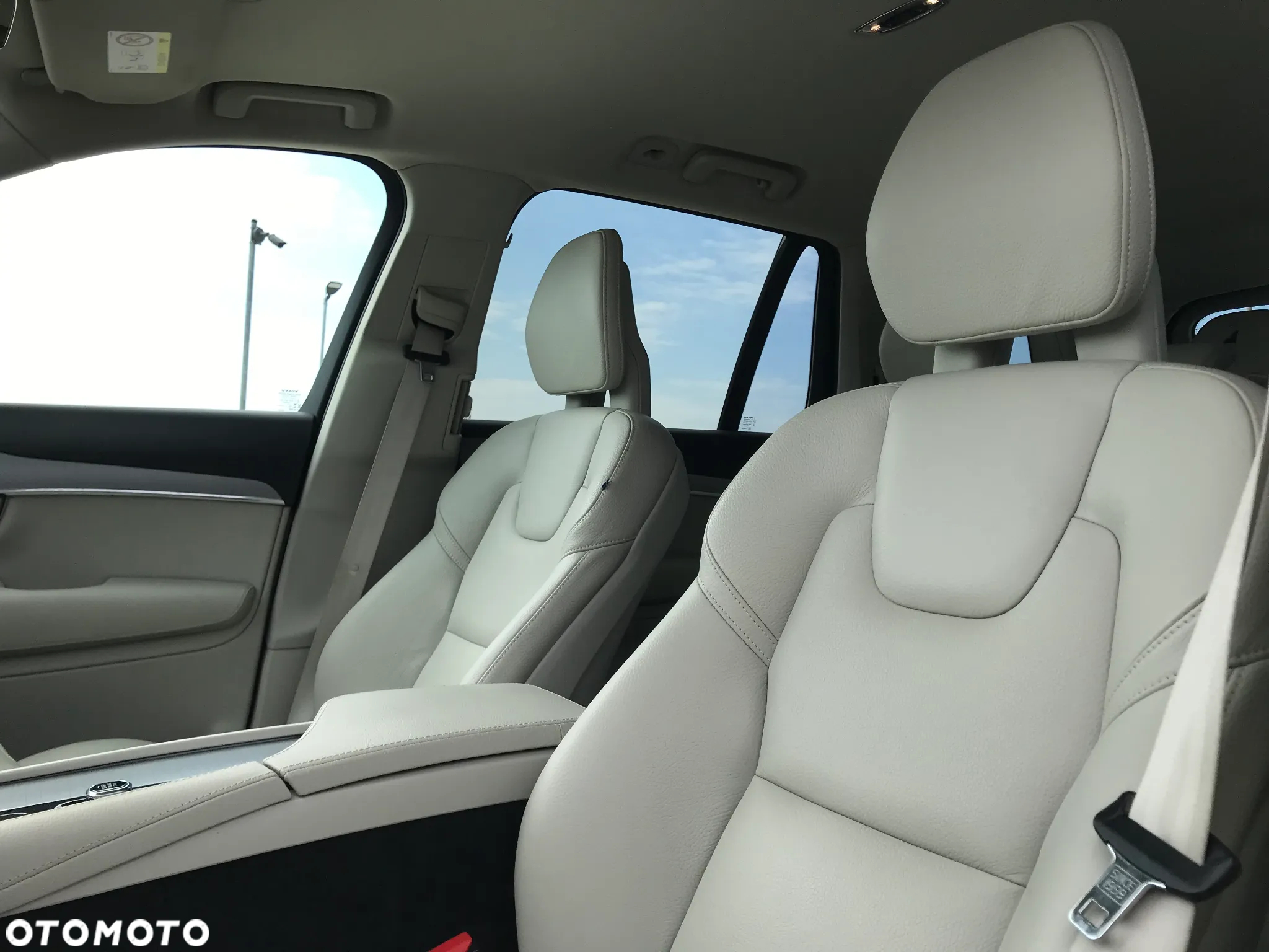 Volvo XC 90 T8 AWD Plug-In Hybrid R-Design 7os - 27