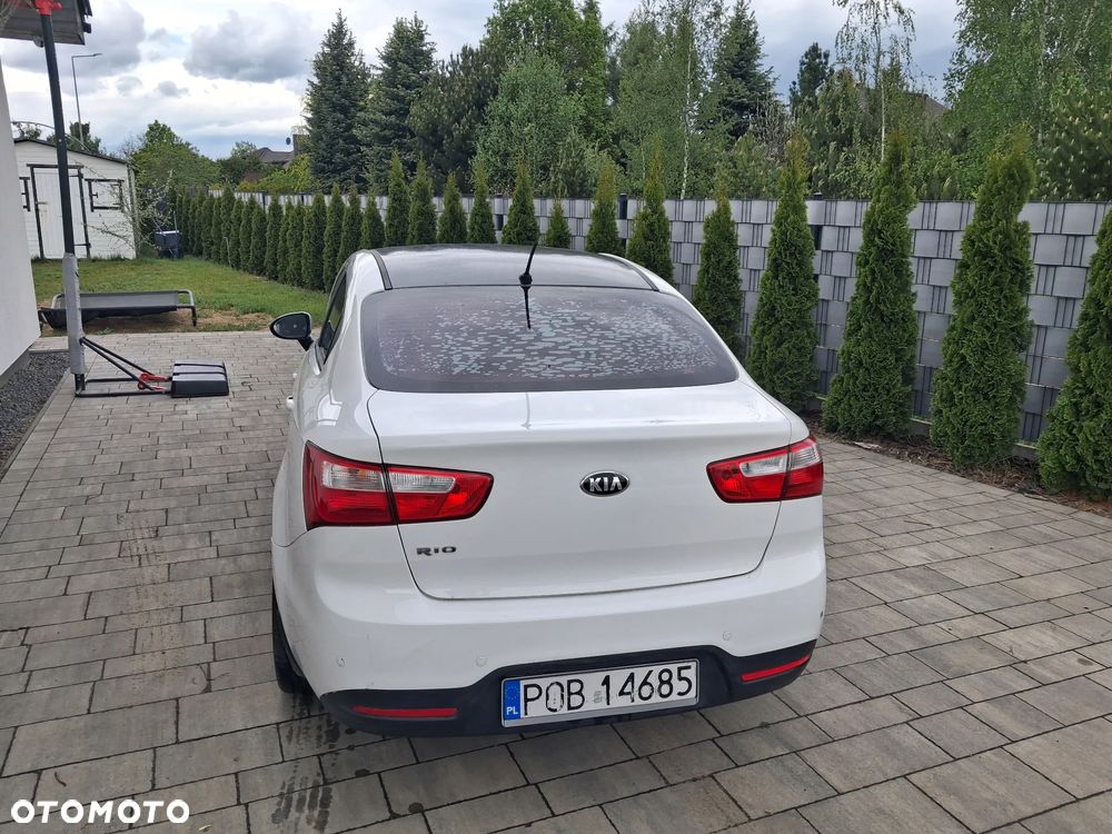 Kia Rio 1.4 L - 5