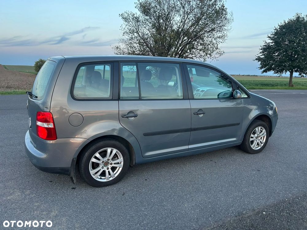 Volkswagen Touran 1.6 FSI Basis - 3