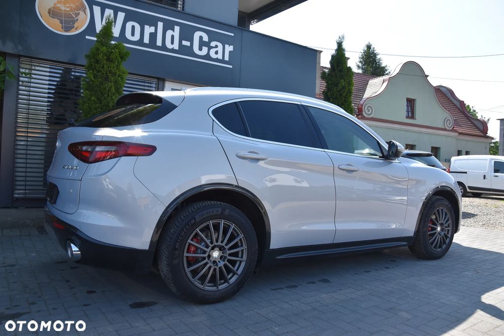Alfa Romeo Stelvio 2.0 Turbo 16V AT8-Q4 Competizione - 9