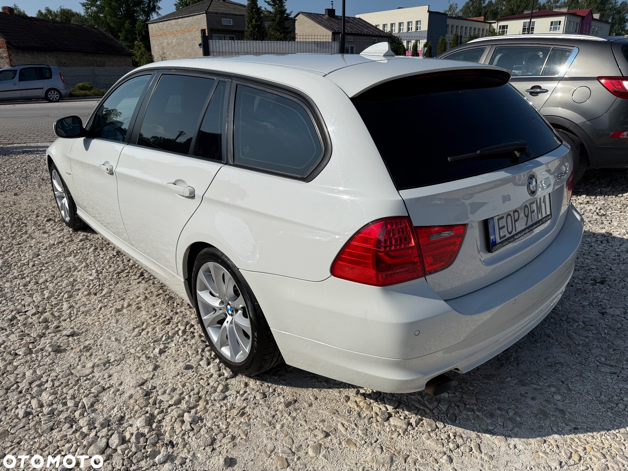 BMW Seria 3 318d DPF Touring Edition Exclusive - 4